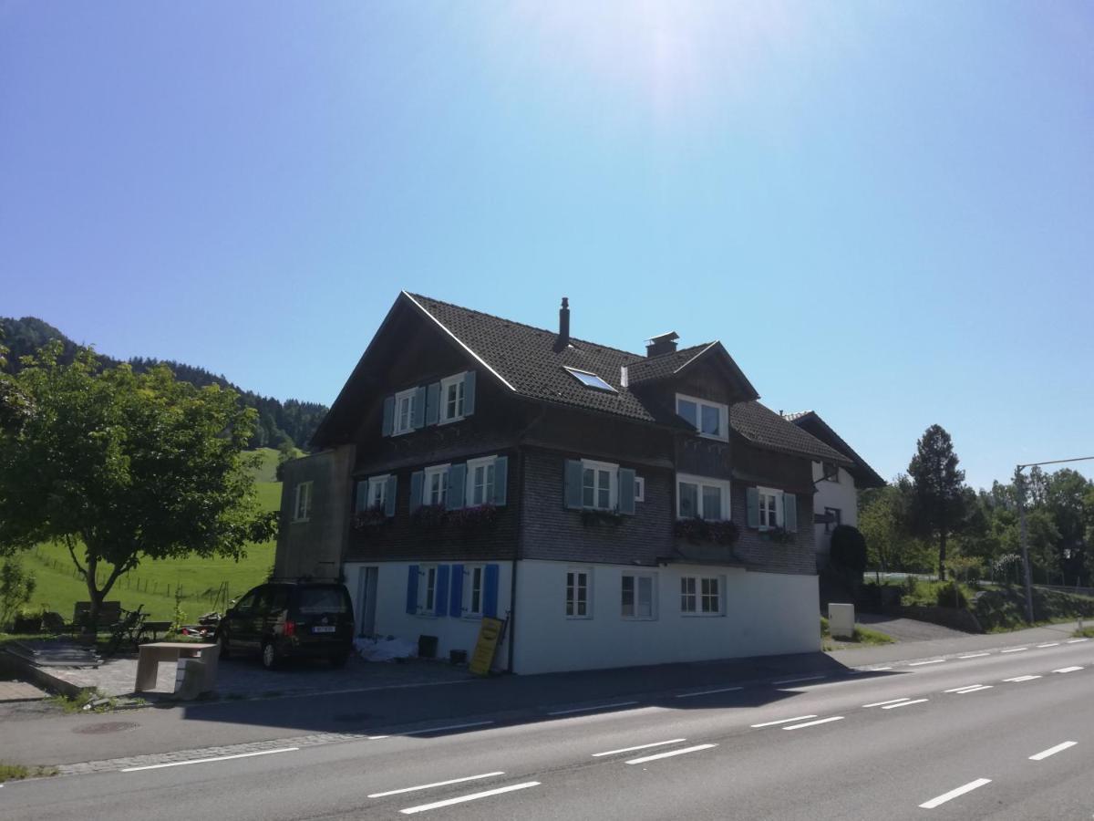 Gemuetliche Wohnung In Einfamilienhaus Alberschwende Extérieur photo